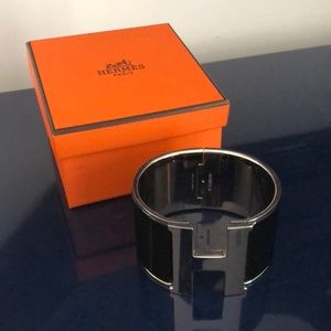 Hermes enamel extra wide Clic Clac H bracelet PM Noir. Pouch and box included